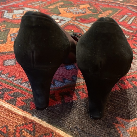 Marc Jacobs black pumps with bow, suede heel and leather soles. Size 38.5/8. - Picture 5 of 5